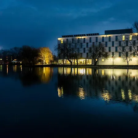 فندق Western Lakeside 4*