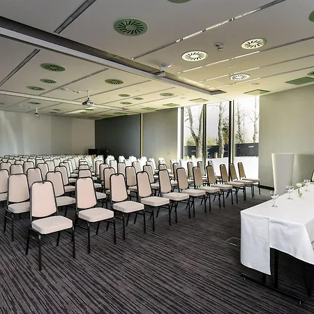 Western Lakeside Otel 4*