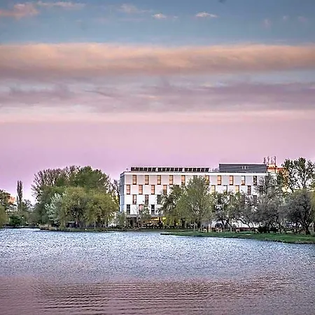 Western Lakeside Székesfehérvár