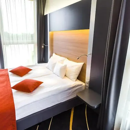 Western Lakeside Hotel 4*