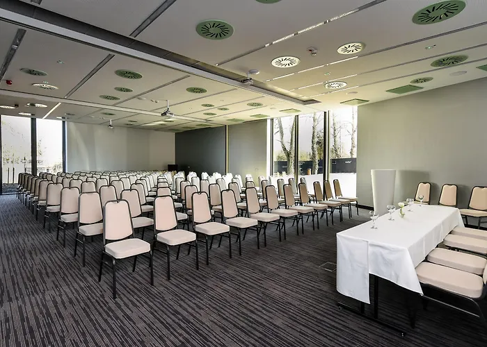 Western Lakeside Hotel 4*